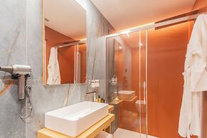 Pureview Luxury Suites, with breakfast & pool by Rent all Como