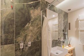 Pureview Luxury Suites, with breakfast & pool by Rent all Como