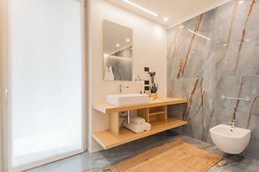 Pureview Luxury Suites, with breakfast & pool by Rent all Como