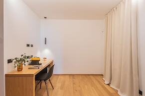 Pureview Luxury Suites, with breakfast & pool by Rent all Como