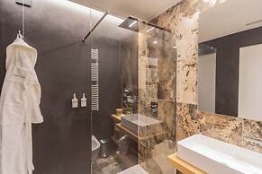 Pureview Luxury Suites, with breakfast & pool by Rent all Como