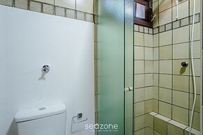 3-bedroom House 800m From the Beach Tab0140
