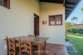 3-bedroom House 800m From the Beach Tab0140