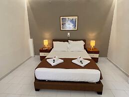 DOLPHIN APARTMENTS & STUDIOS
