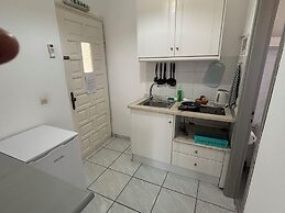 DOLPHIN APARTMENTS & STUDIOS