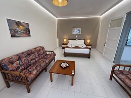 DOLPHIN APARTMENTS & STUDIOS