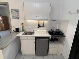 DOLPHIN APARTMENTS & STUDIOS