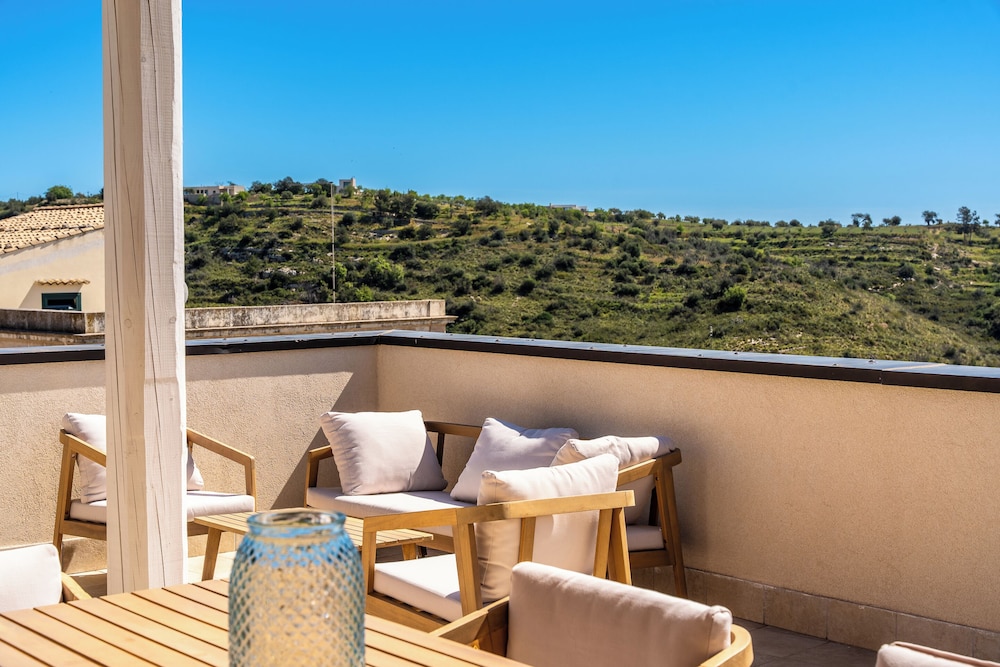 Casa Verga con Terrazza by Wonderful Italy