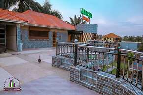 Amicus Hotel