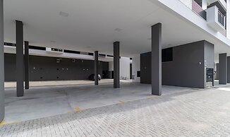 Building With Swimming Pool 800m From Beach - ACB