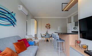 Building With Swimming Pool 800m From Beach - ACB