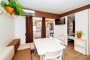 Caravan Park in Nin With Sandy Beach & Pools