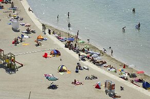 Caravan Park in Nin With Sandy Beach & Pools