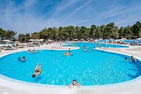 Caravan Park in Nin With Sandy Beach & Pools