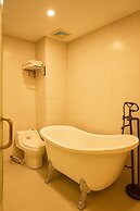 Eco Nest Signature Hotel