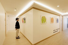 The Brillianest Gallery Hotel