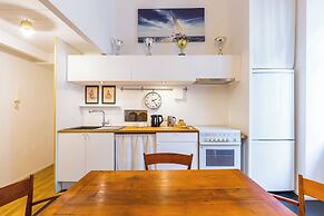 Grifeo- Quiet Flat on Panoramic Route
