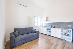 Sunny Panoramic Apartment by Napoliapartments