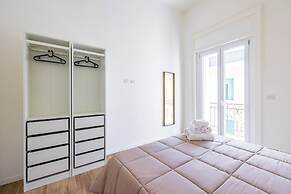 Sunny Panoramic Apartment by Napoliapartments