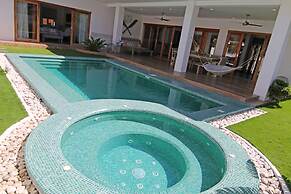 Vida Homes Condo Resort