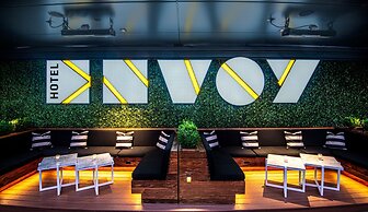 The Envoy Hotel, Autograph Collection