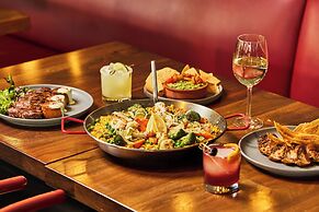 The Envoy Hotel, Autograph Collection