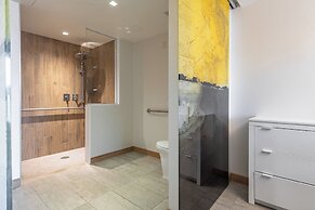 The Envoy Hotel, Autograph Collection