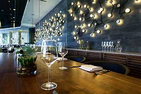 The Envoy Hotel, Autograph Collection