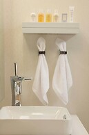 The Envoy Hotel, Autograph Collection