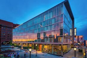 The Envoy Hotel, Autograph Collection