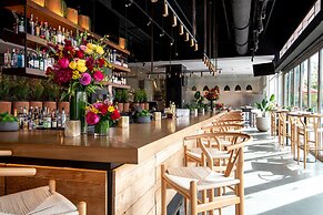 The Envoy Hotel, Autograph Collection