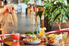 The Envoy Hotel, Autograph Collection