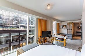 The Envoy Hotel, Autograph Collection