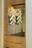 The Envoy Hotel, Autograph Collection