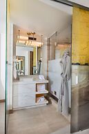 The Envoy Hotel, Autograph Collection