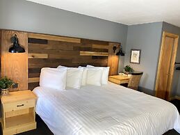 Moose Creek Lodge & Suites
