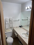 Moose Creek Lodge & Suites