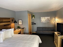 Moose Creek Lodge & Suites