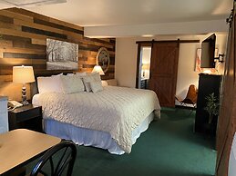 Moose Creek Lodge & Suites