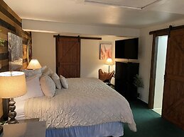 Moose Creek Lodge & Suites