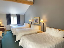 Moose Creek Lodge & Suites