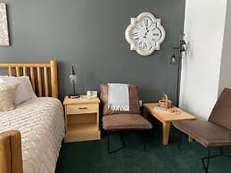 Moose Creek Lodge & Suites