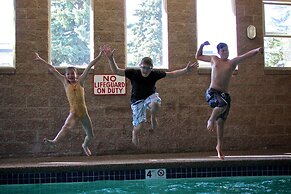 Moose Creek Lodge & Suites