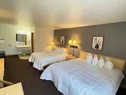 Moose Creek Lodge & Suites