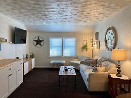 Moose Creek Lodge & Suites