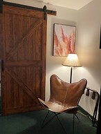 Moose Creek Lodge & Suites