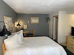 Moose Creek Lodge & Suites