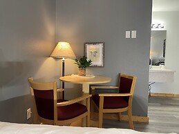 Moose Creek Lodge & Suites