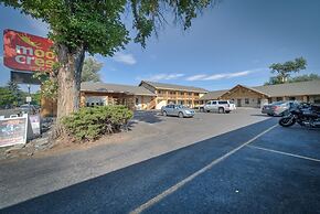 Moose Creek Lodge & Suites