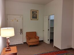Country Regency Inn & Suites